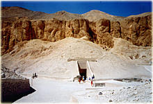 Eins der vielen Gräber im Tal der Könige