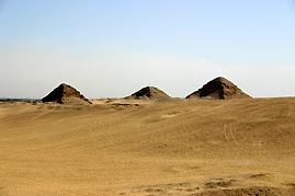 Abusir vom Sonnenheiligtum in Abu Gurab aus gesehen