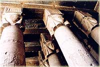 Sistrum-Säulen mit Hathorkopf