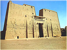 Der1.Pylon ist 79m hoch und 36m breit